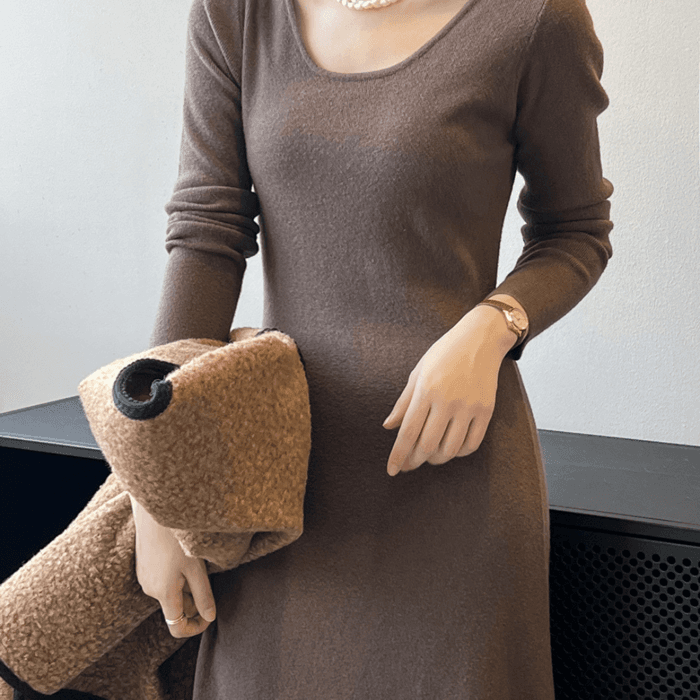 骨格ストレートUネックニットワンピース