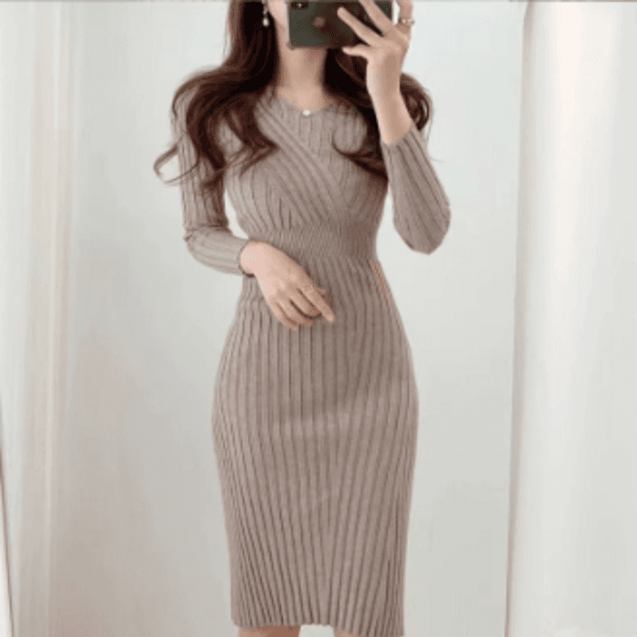 骨格ストレートＶネックニットワンピース