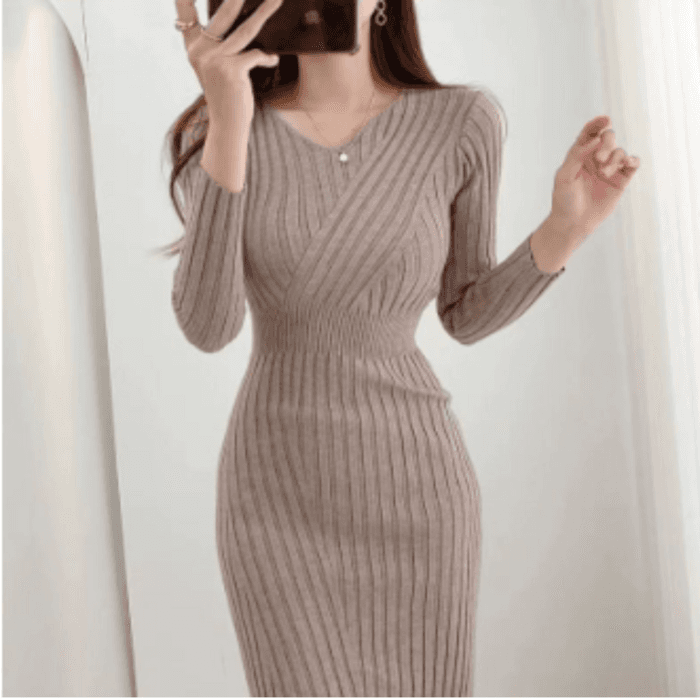 骨格ストレートＶネックニットワンピース