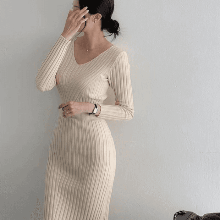 骨格ストレートＶネックニットワンピース