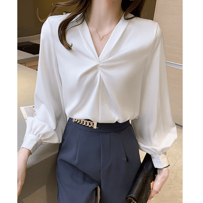 骨格ストレートノーカラーブラウス