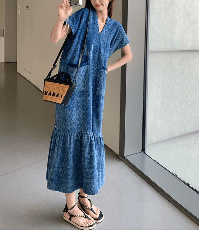 骨格ストレート裾フレアVネックワンピース