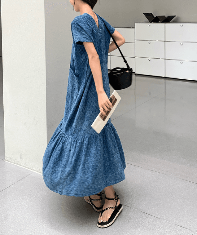 骨格ストレート裾フレアVネックワンピース