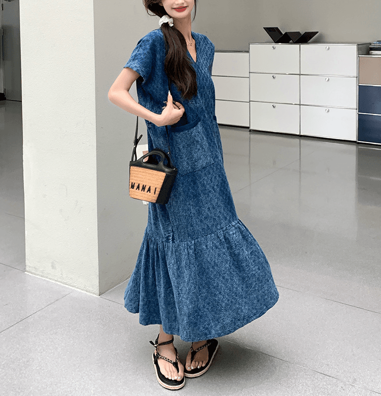 骨格ストレート裾フレアVネックワンピース