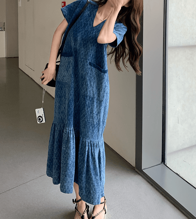 骨格ストレート裾フレアVネックワンピース