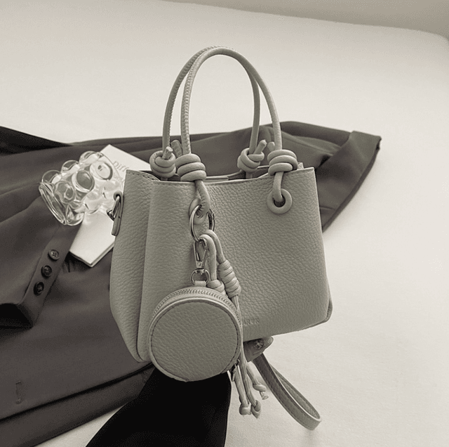 骨格ストレートコードストラップ丸ポーチ付きハンドバック