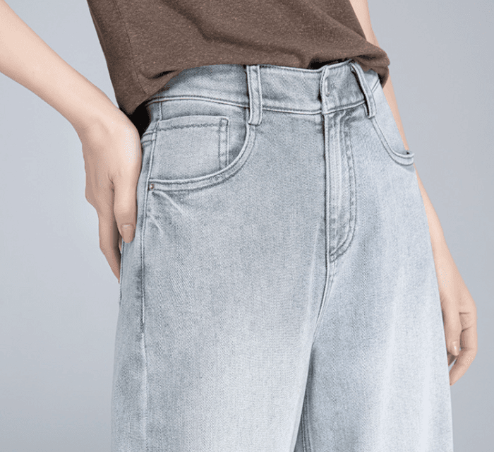 骨格ストレートライトグレーデニムパンツ