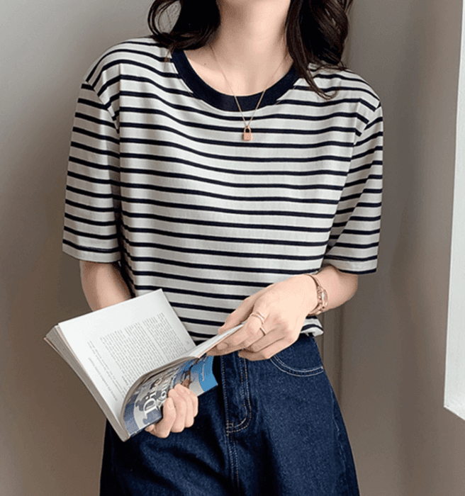 骨格ストレートラウンドネックボーダーTシャツ
