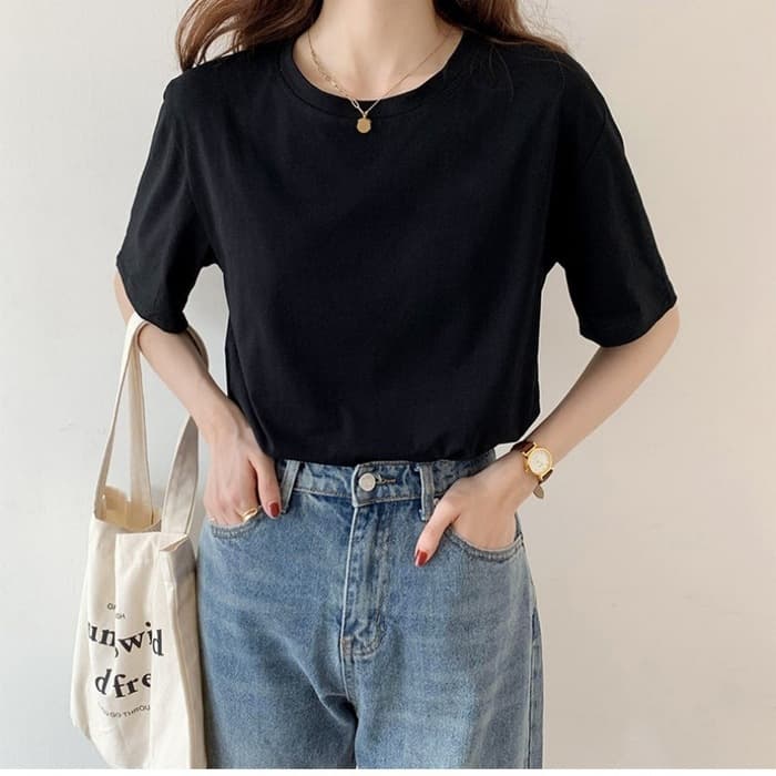 骨格ストレートラウンドネックシンプルTシャツ
