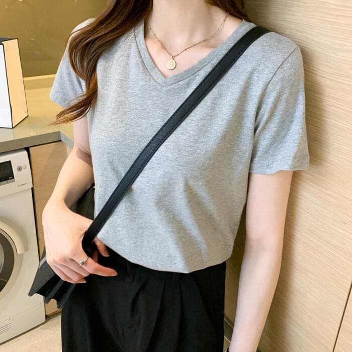 骨格ストレートVネックシンプルTシャツ