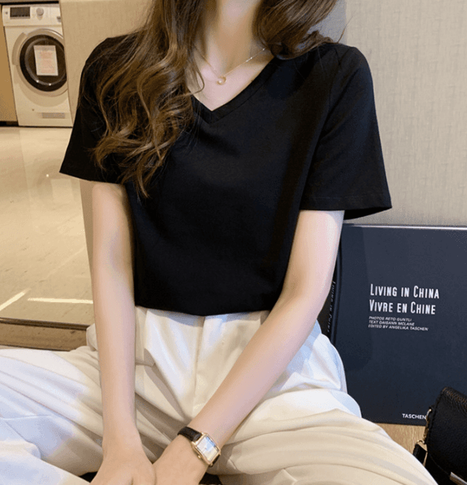 骨格ストレートVネックシンプルTシャツ