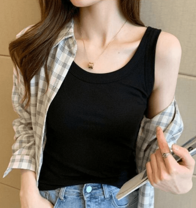 骨格ストレートUネックタンクトップ