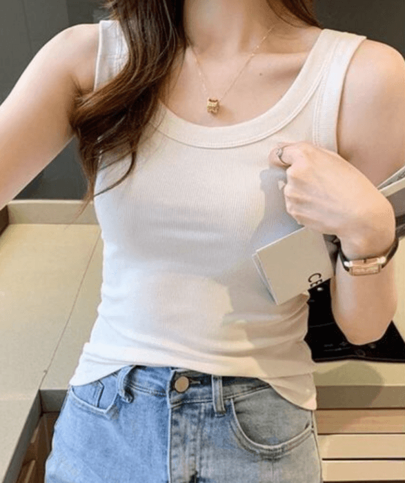 骨格ストレートUネックタンクトップ