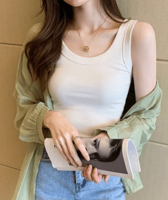 骨格ストレートUネックタンクトップ