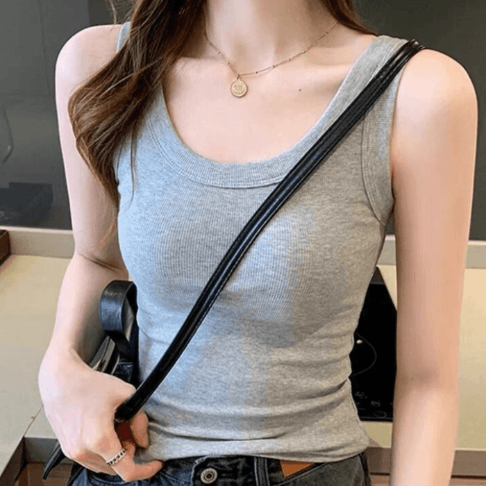 骨格ストレートUネックタンクトップ
