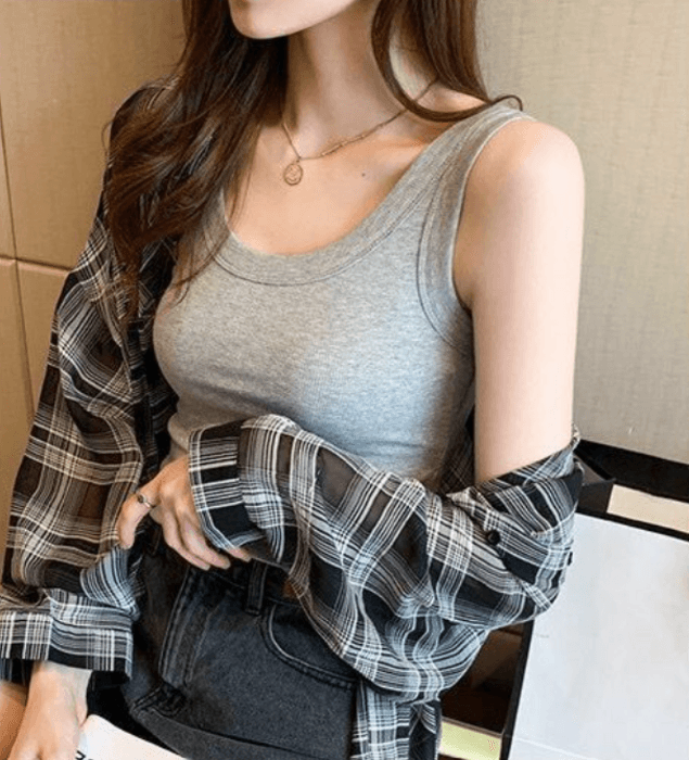 骨格ストレートUネックタンクトップ