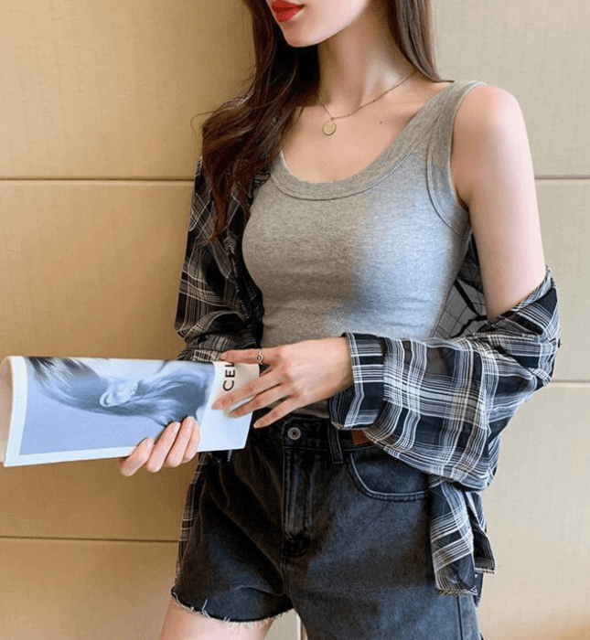 骨格ストレートUネックタンクトップ