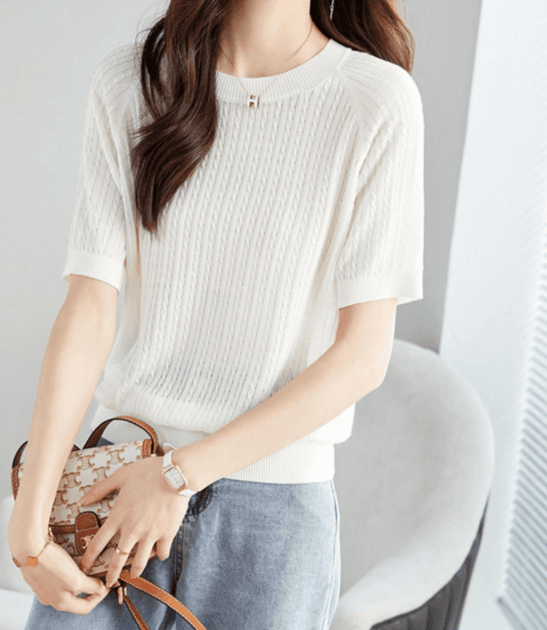 骨格ストレートライト細ケーブル編みニット