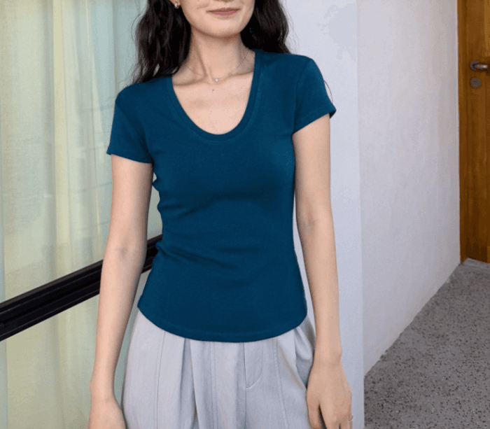 骨格ストレートUネックシンプルTシャツトップスS
