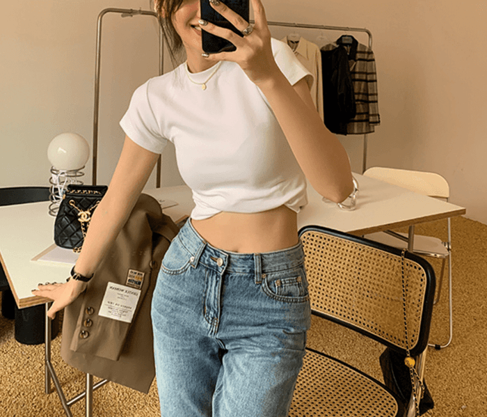 骨格ストレートラウンドネックTシャツ