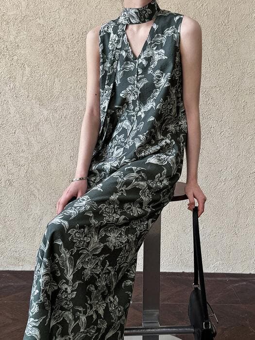 骨格ストレートVネッククラシカルフラワープリントノースリーブロングワンピース