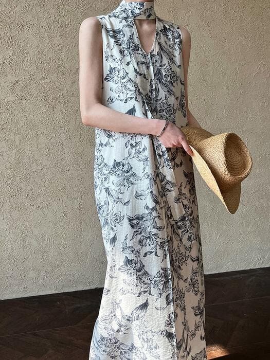 骨格ストレートVネッククラシカルフラワープリントノースリーブロングワンピース