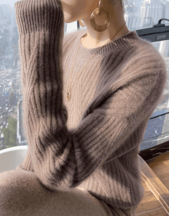 骨格ストレートセンターデザインクルーネックニット