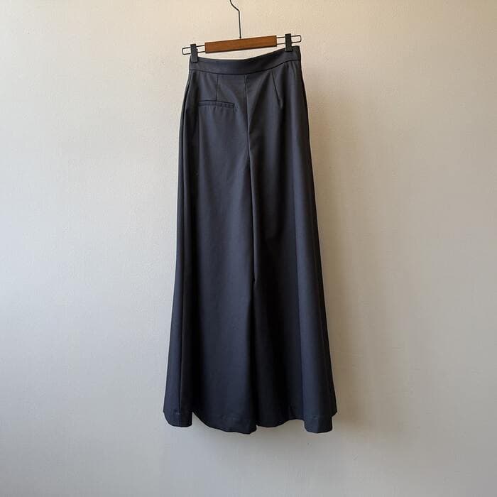 骨格ストレートフルレングスフレアパンツ