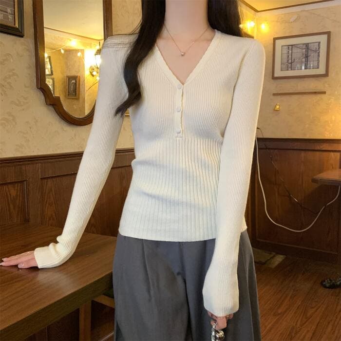 骨格ストレートVネックリブトップス