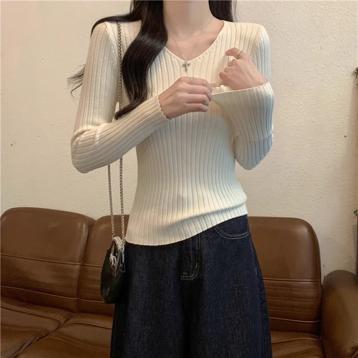 骨格ストレート横広Vネックリブトップス