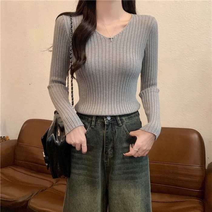 骨格ストレート横広Vネックリブトップス
