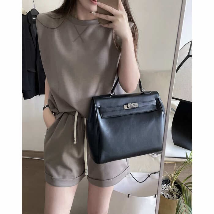 骨格ストレートノースリーブ+ショートパンツセットアップ