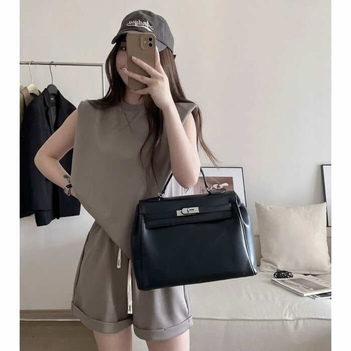 骨格ストレートノースリーブ+ショートパンツセットアップ