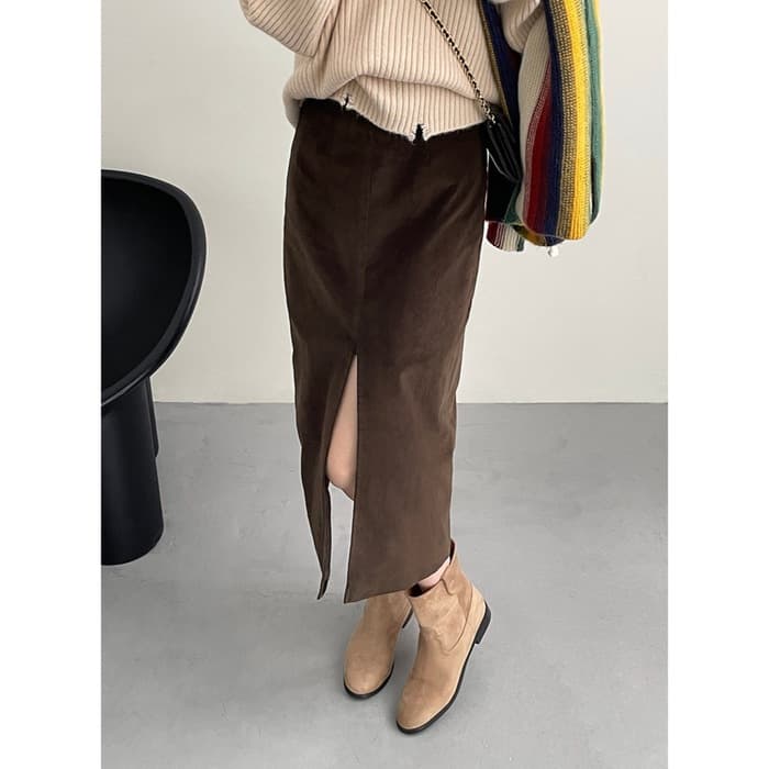 骨格ストレートスリット入りIラインスカート