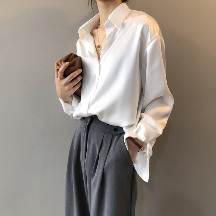 骨格ストレートサテンシャツ