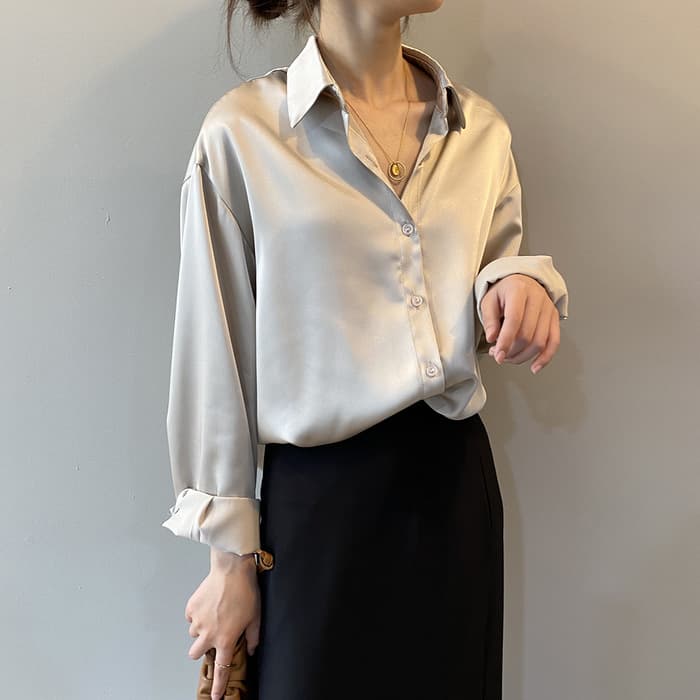 骨格ストレートサテンシャツ