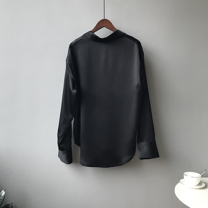 骨格ストレートサテンシャツ