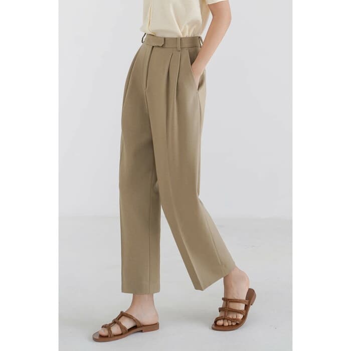 骨格ストレートタック入りパンツ