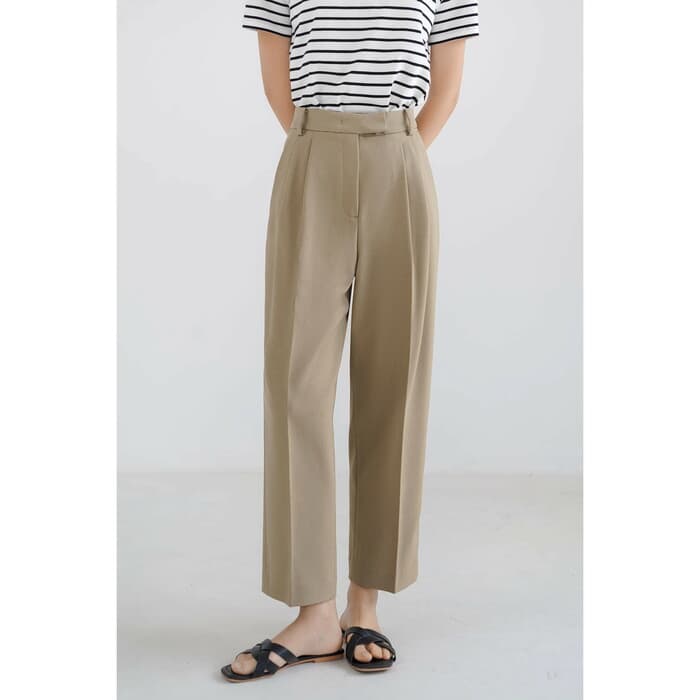 骨格ストレートタック入りパンツ