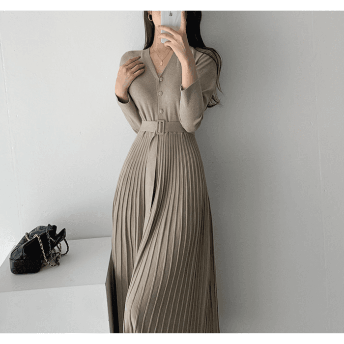 骨格ストレートVネックプリーツニットワンピース