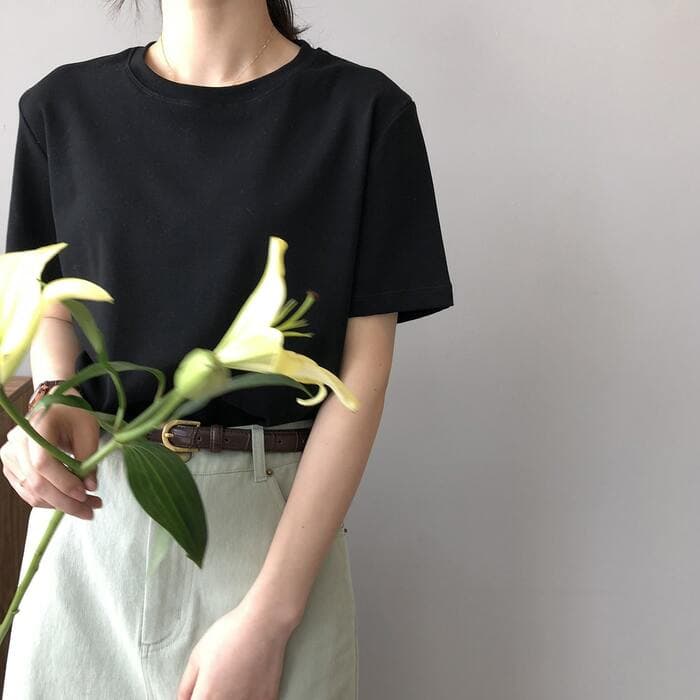 骨格ストレートラウンドネックTシャツ
