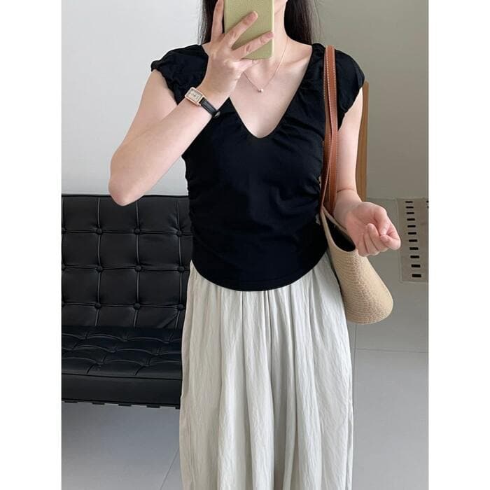 骨格ストレートギャザーVネックTシャツ