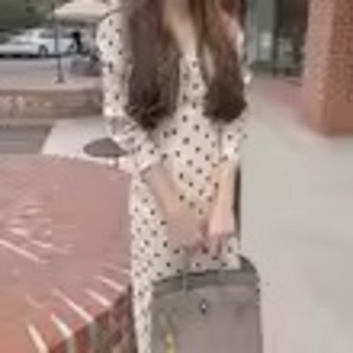 骨格ストレートパフスリーブドットワンピース