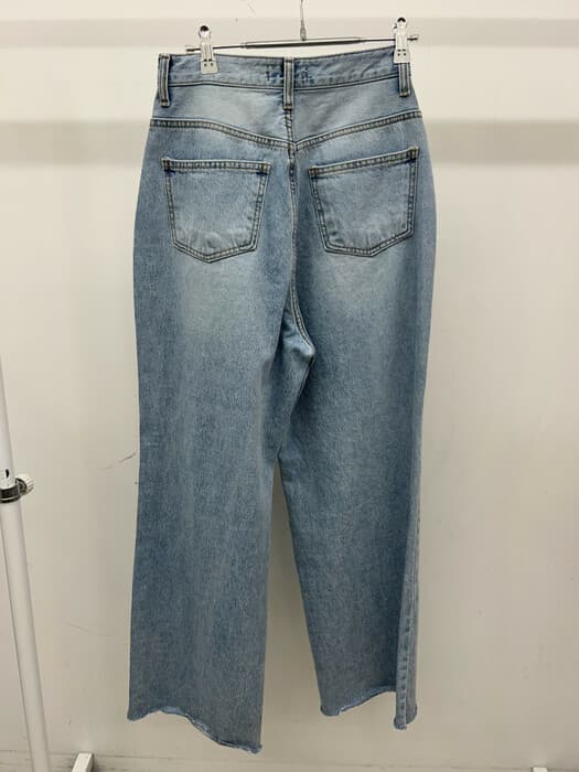骨格ストレートカットライトデニムパンツ