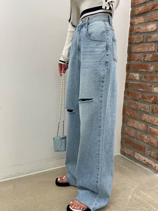 骨格ストレートカットライトデニムパンツ