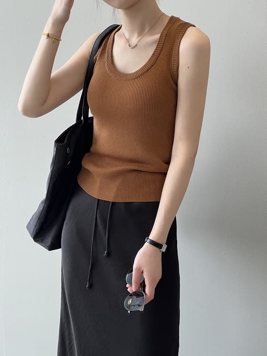 骨格ストレートU ネックタンクトップ