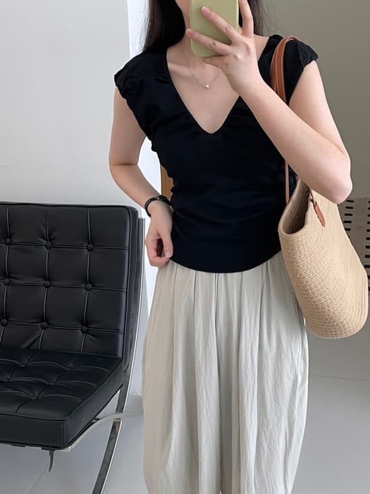 骨格ストレートギャザーVネックTシャツ