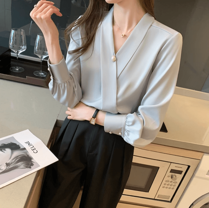 骨格ストレートクロスVネックパールシャツ