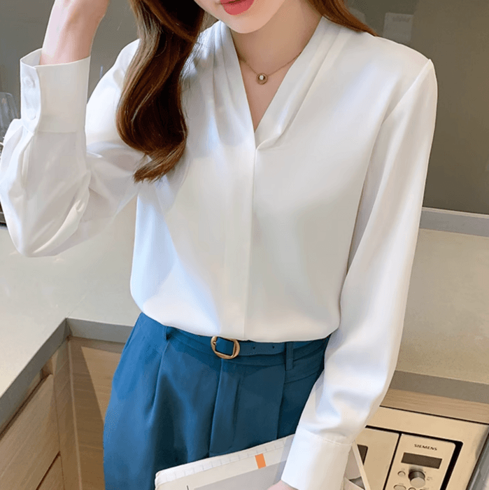 骨格ストレートシンプルVネックブラウス
