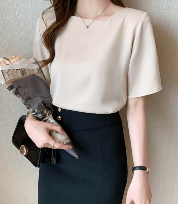骨格ストレートアシンメトリーネックブラウス